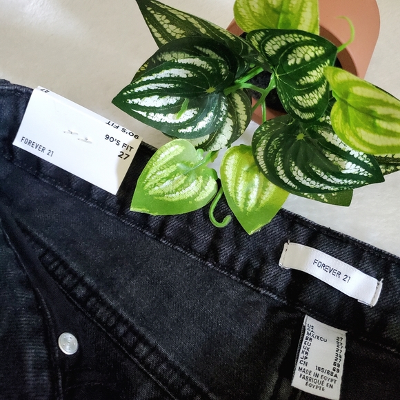 Forever 21 Premium Distressed 90s Fit Jeans - Picture 4 of 7